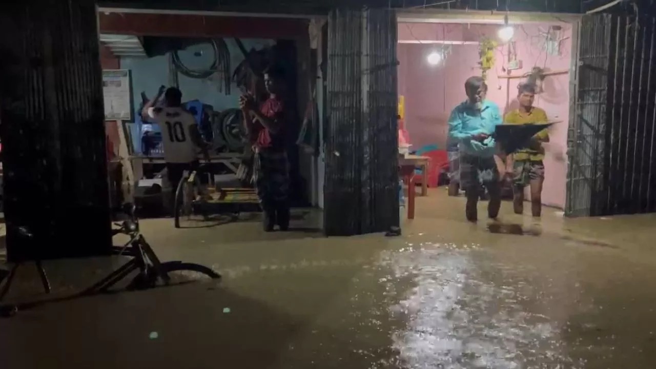 বান্দরবান শহরের ঘর-উঠানে পানি, দুর্ভোগ চরমে